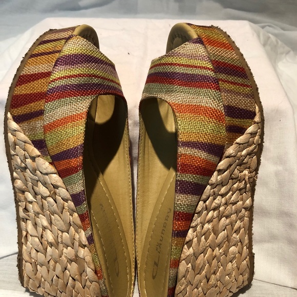 Wedge sandals by Chinese Laundry - Picture 2 of 5